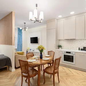  Apartment Quiet On The Main Square, 2 Bathrooms Poland